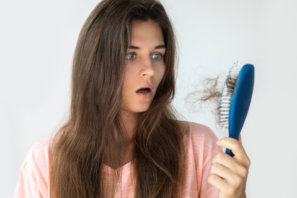 Queda de cabelo na amamentação: entenda as causas