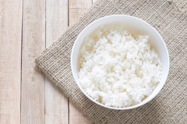 Água de arroz para a pele funciona?