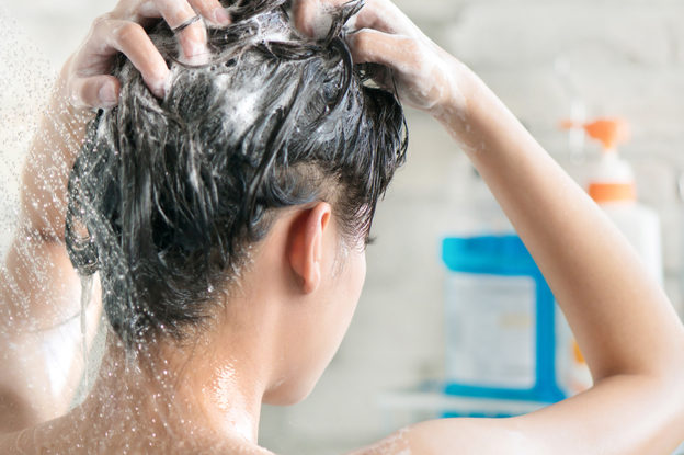 Detergente no cabelo: a verdade que não contaram a você